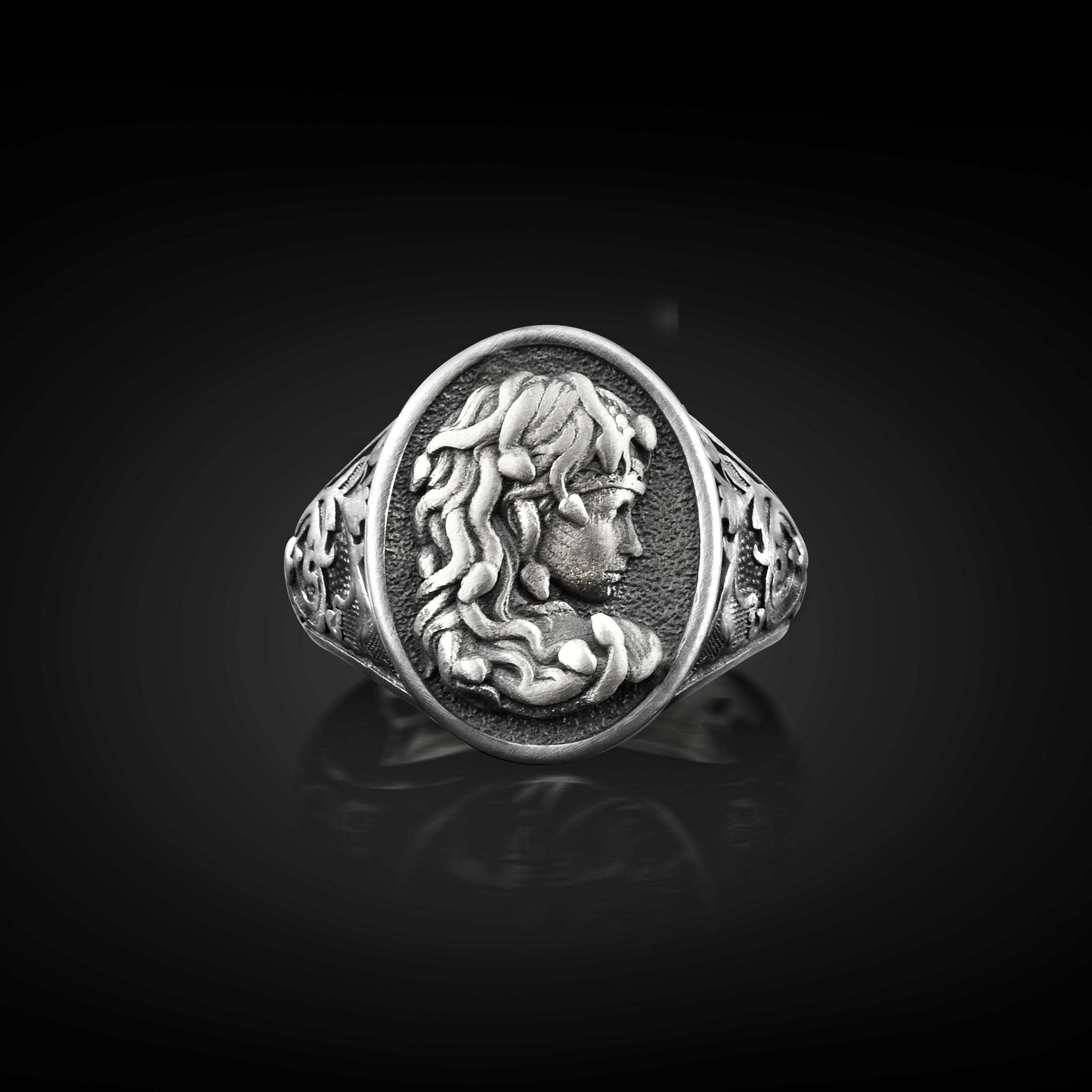 The Rollerstone Gorgon Medusa with Floral Pattern Oval Unique Signet Ring for Men in Sterliing Silver, Greek Mythology Fantasy Ring Jewelry for Best Friend jewellery